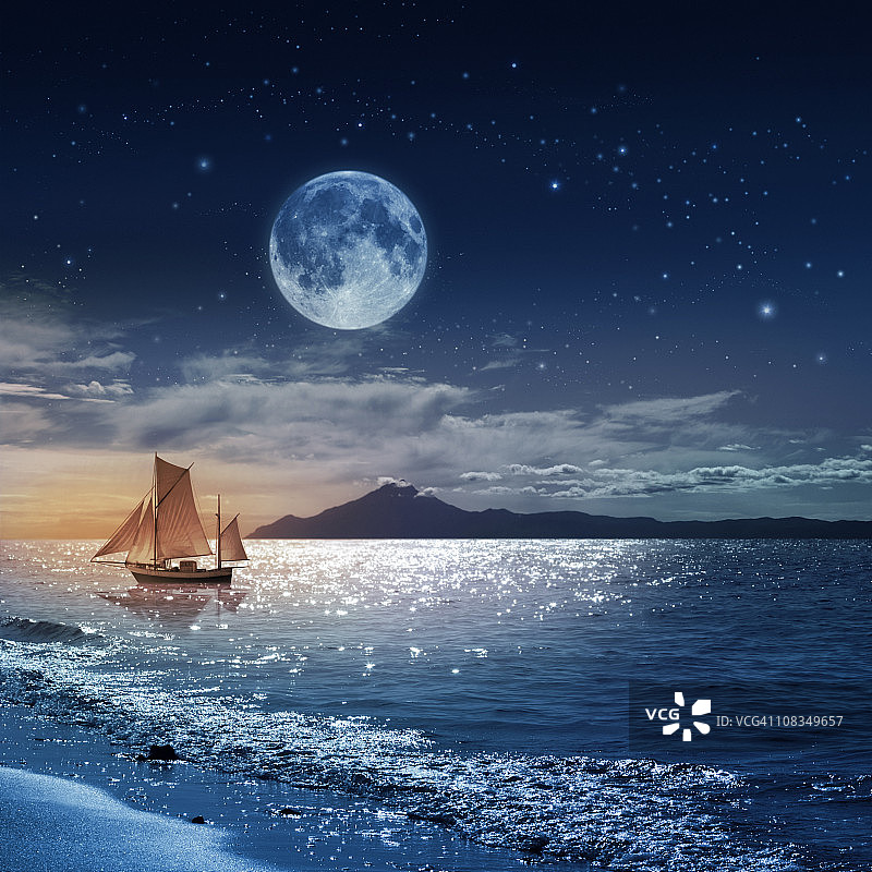 月夜海景随船图片素材