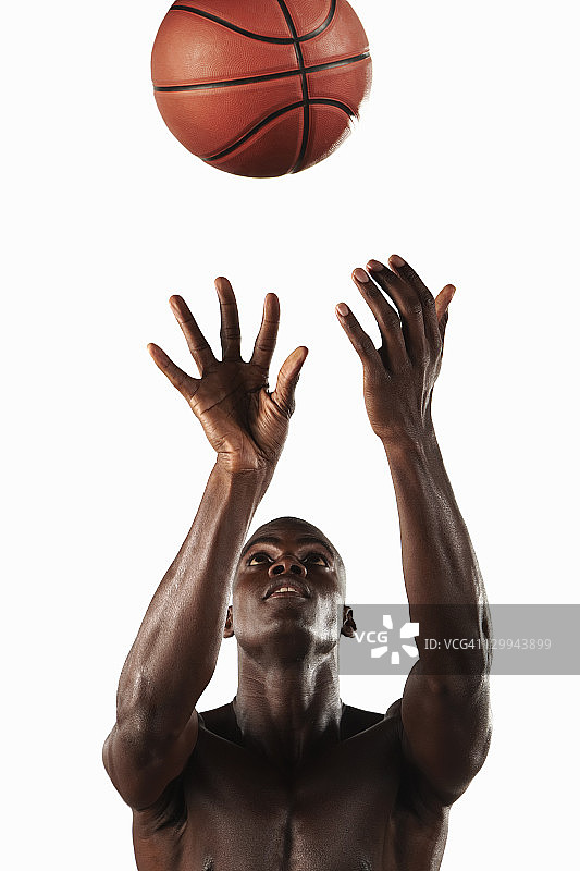 运动员在玩篮球图片素材