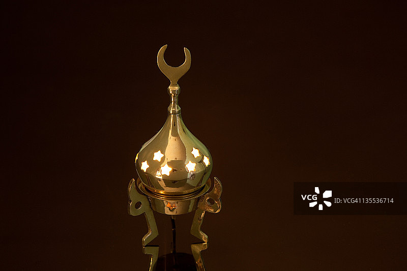 照明阿拉伯风格青铜金属灯笼图片素材