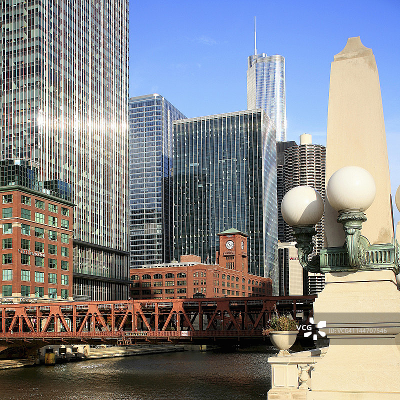 瓦克路，码头塔，芝加哥河图片素材
