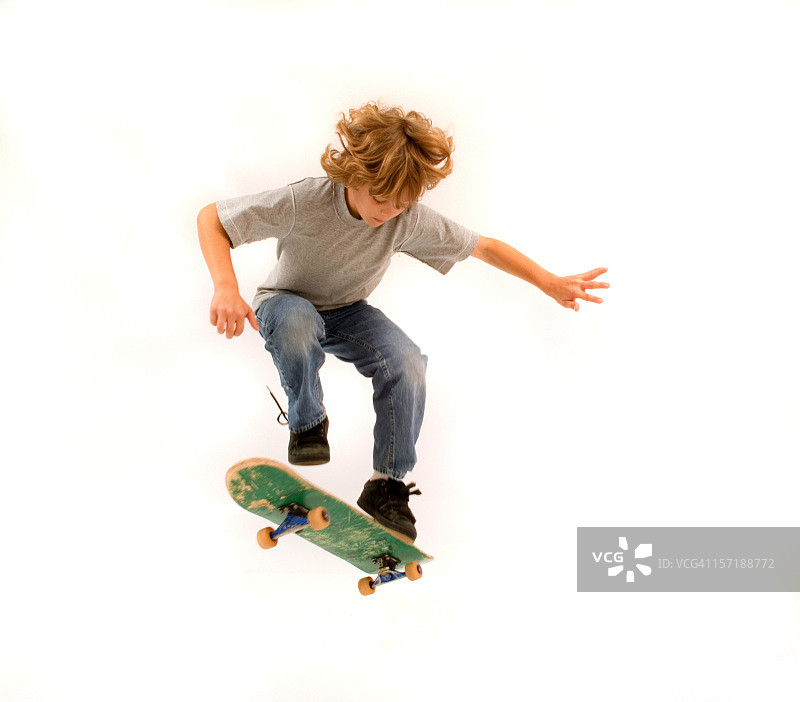 年轻的滑板者图片素材