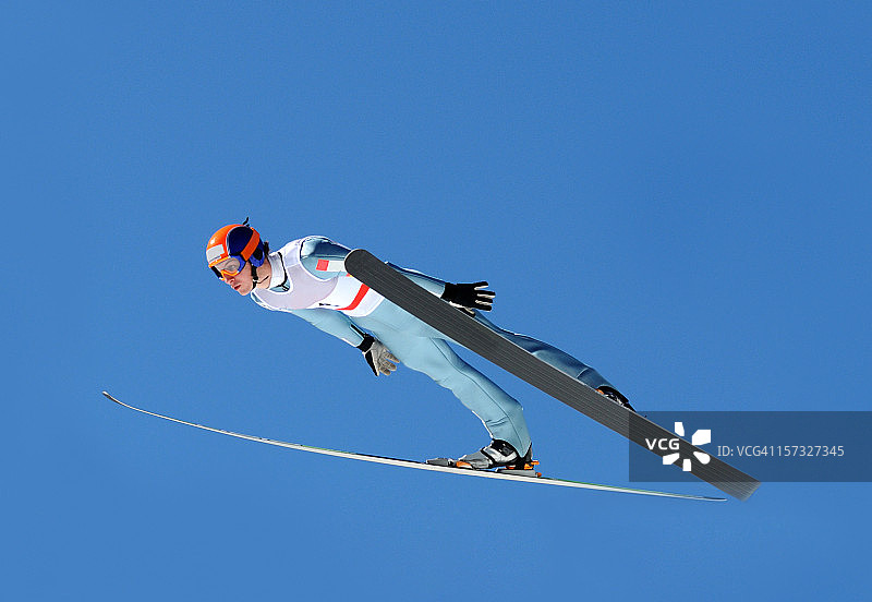 跳台滑雪飞图片素材