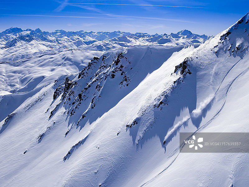 我喜欢在粉末雪XXXL滑雪图片素材