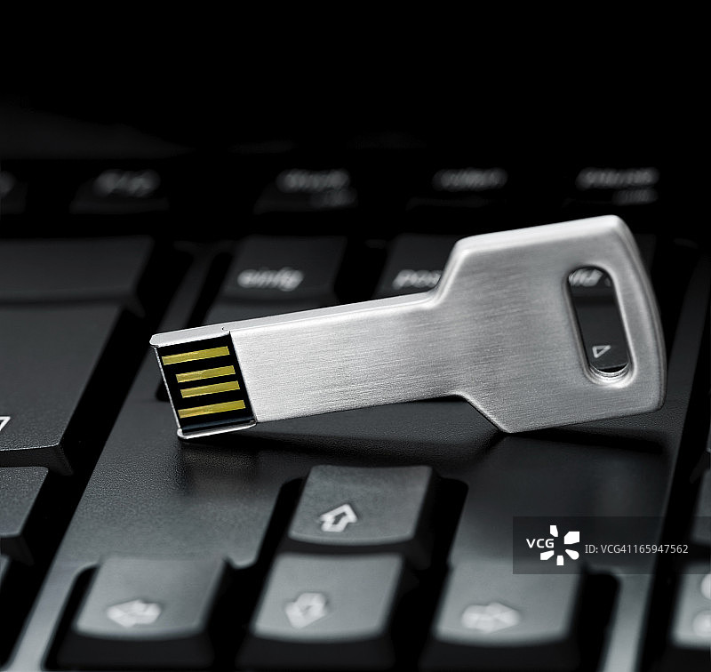 USB键棒上的黑色键盘图片素材