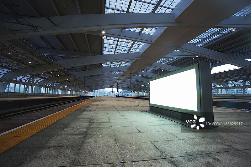 火车站的广告牌图片素材