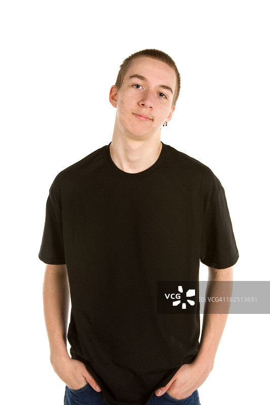 穿着黑色t恤的普通青少年图片素材