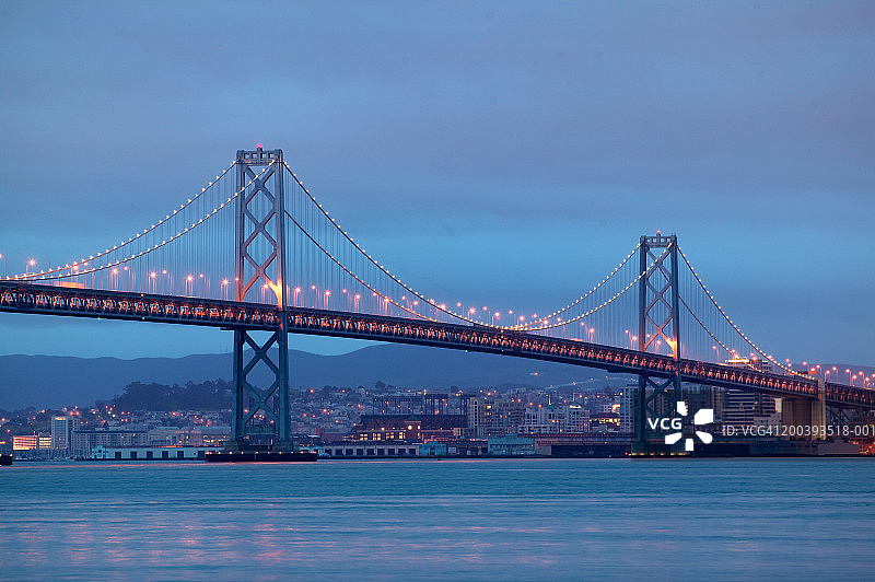 美国，加利福尼亚，旧金山，海湾大桥，黄昏图片素材