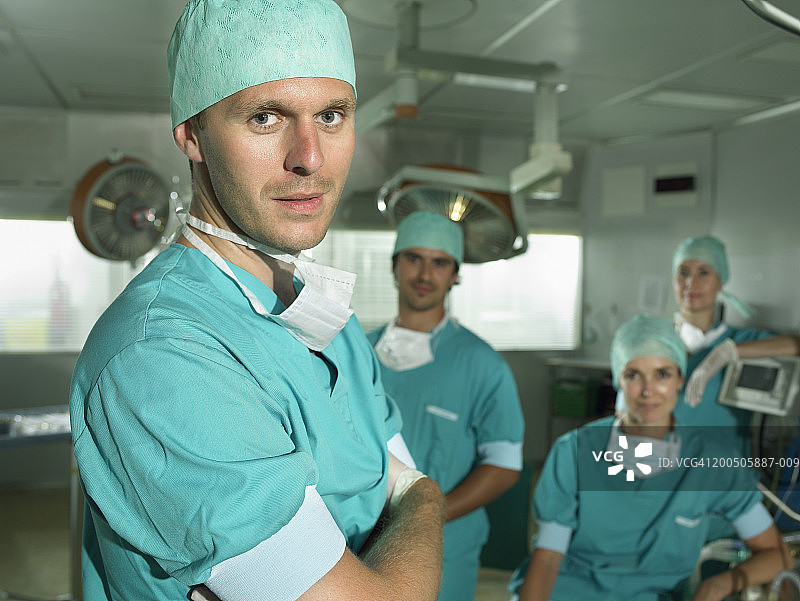 手术团队在手术室，肖像图片素材