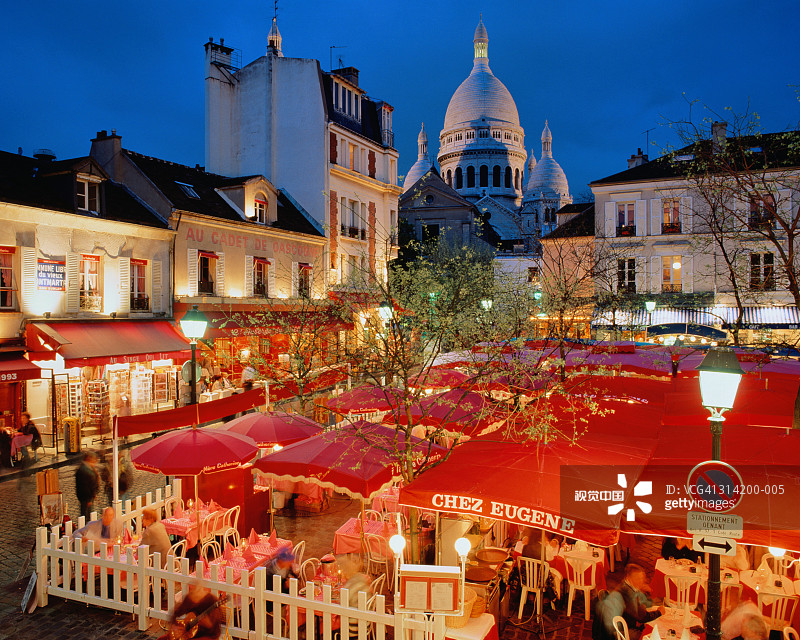 法国，巴黎，广场，圣心下的夜晚广场图片素材