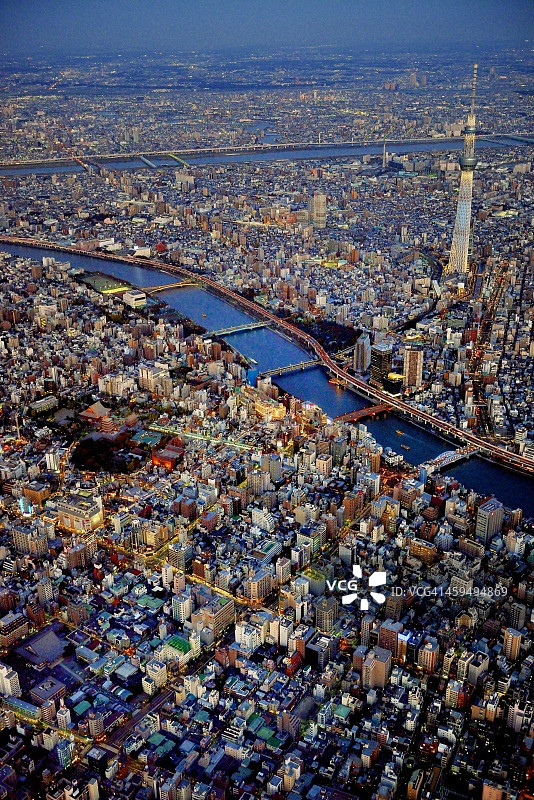 东京黄昏时的鸟瞰图图片素材