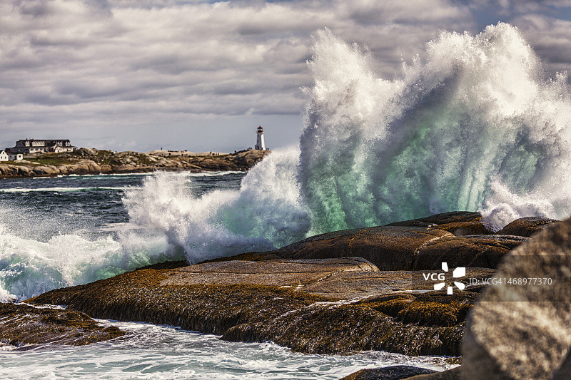 加拿大新斯科舍省佩吉斯湾狂风巨浪图片素材