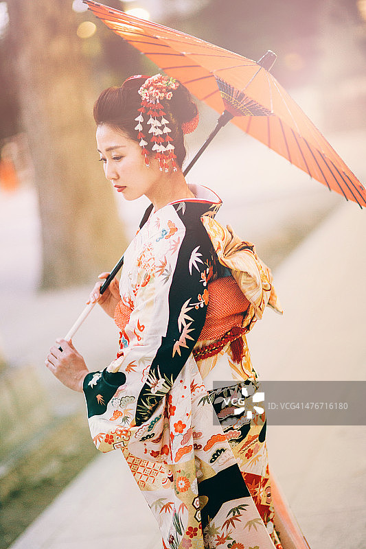 日本妇女与油纸伞图片素材