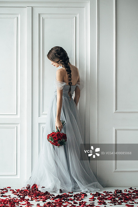 年轻美丽的新娘的摄影图片素材