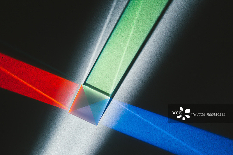 立方棱镜与RGB彩色光谱图片素材