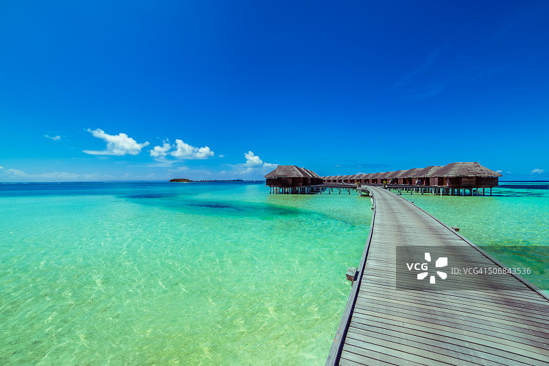 马尔代夫海滩和蓝色泻湖图片素材