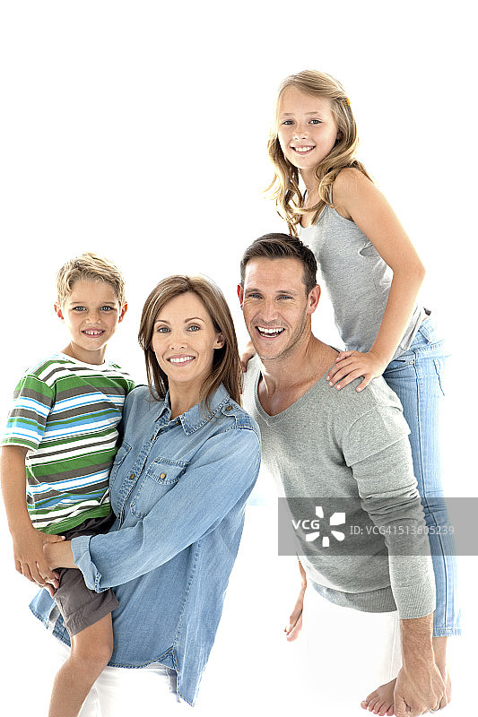 年轻的家庭快乐图片素材