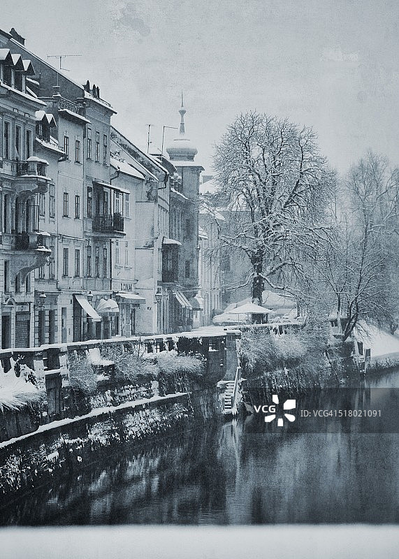 旧城卢布尔雅那的冬季景色图片素材