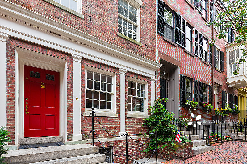 麻州波士顿比肯山平克尼街的一排历史建筑图片素材