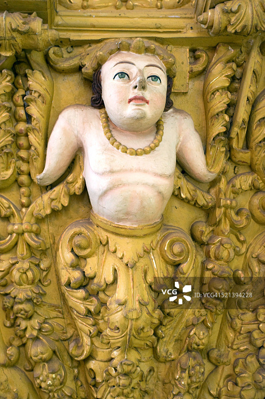 在velha，印度果阿邦耶稣的天使和花卉设计的长方形会堂雕塑图片素材