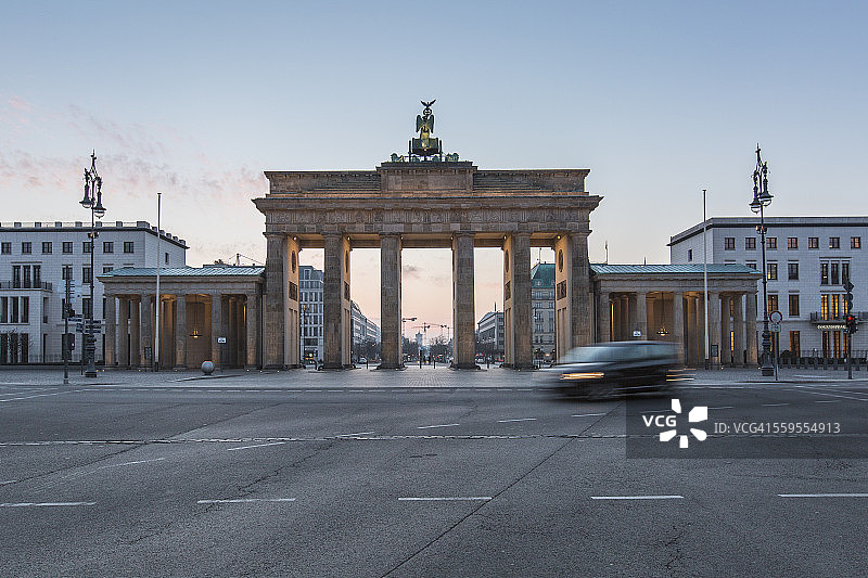 德国，柏林，勃兰登堡门的黎明图片素材
