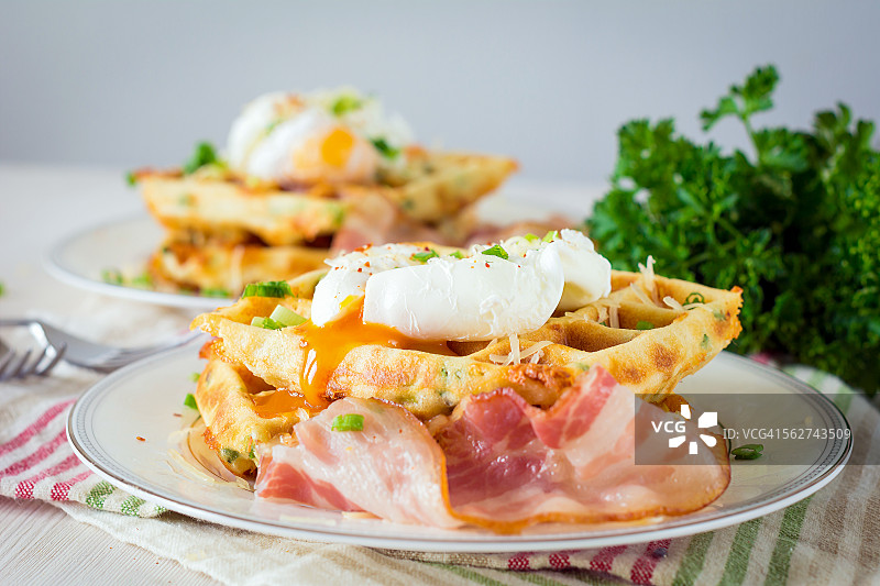 早餐:华夫饼、培根和鸡蛋图片素材