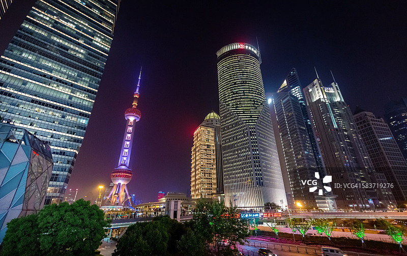 上海环球金融中心的夜景图片素材