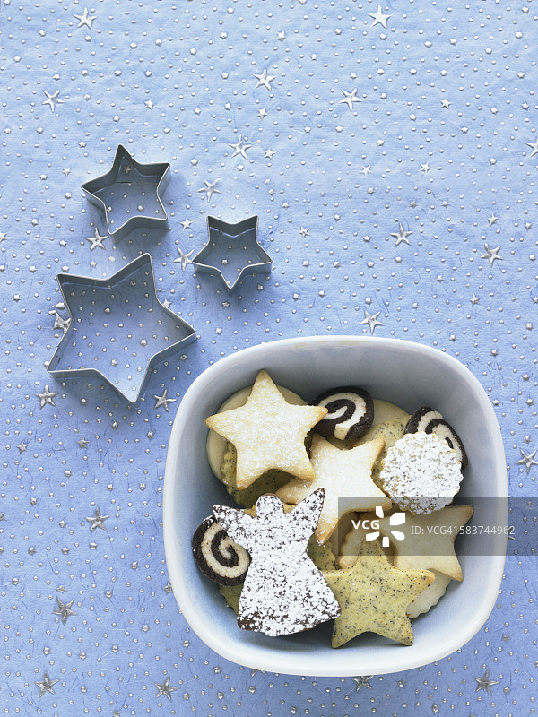 节日饼干和饼干切割机图片素材