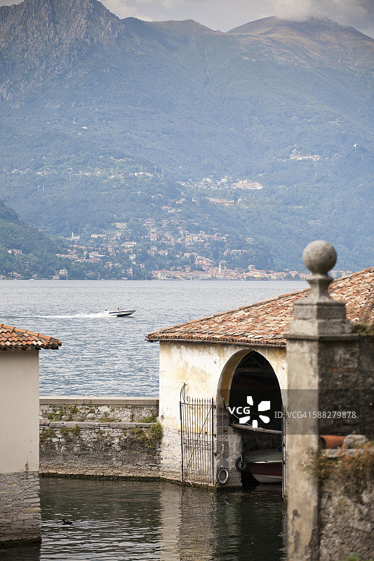 意大利科莫湖上的摩托艇图片素材