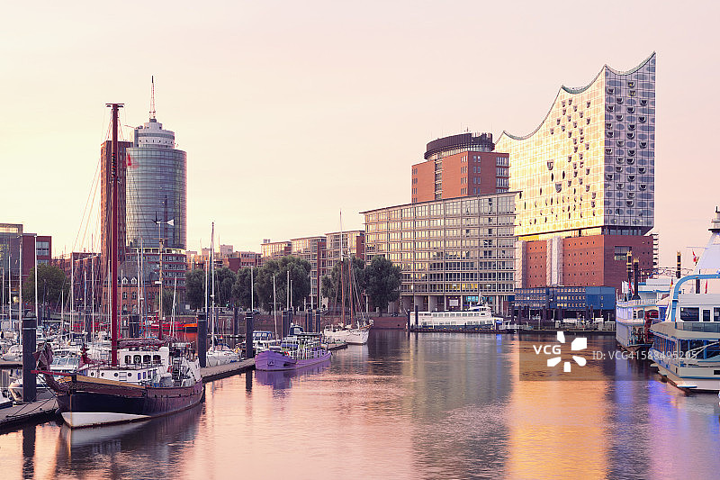 德国，汉堡，埃尔比philharmonie和海港的晨光图片素材