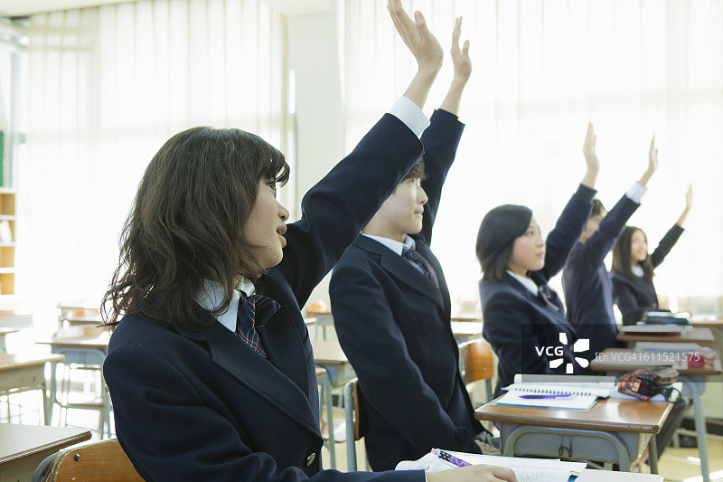 日本高中生在课堂上图片素材