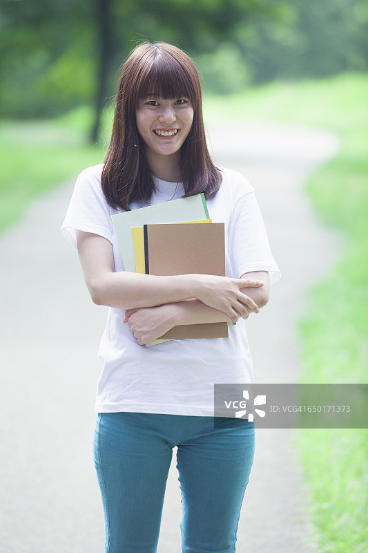 微笑的日本女生图片素材