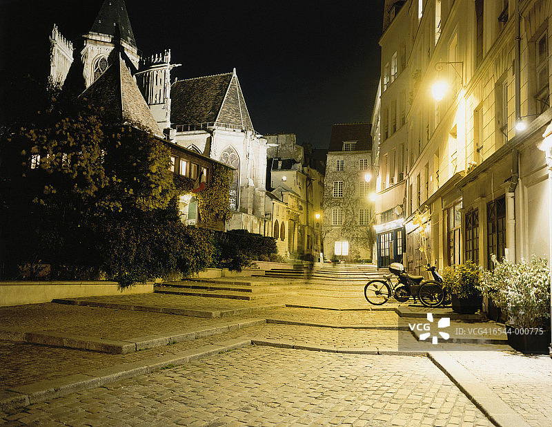 夜晚的巴黎大街图片素材