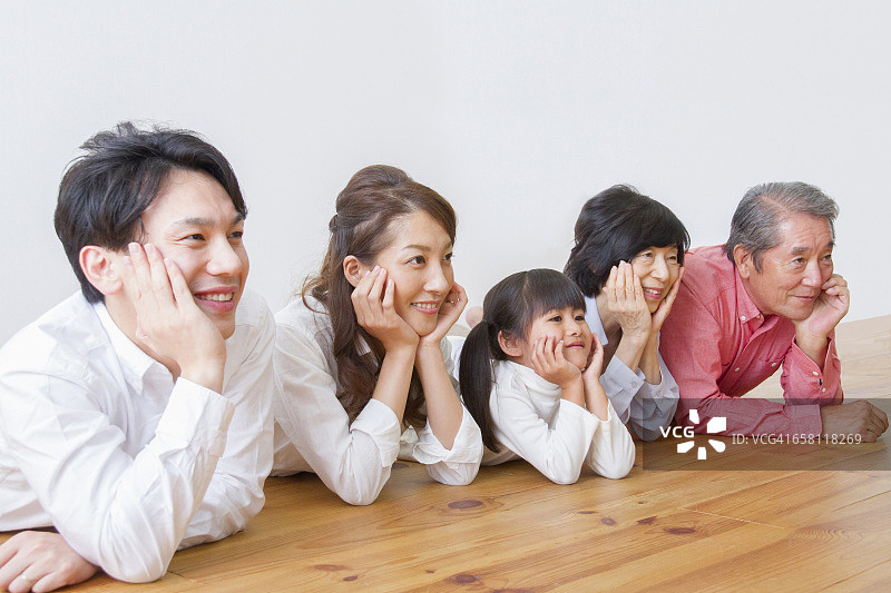 日本家庭聚会图片素材