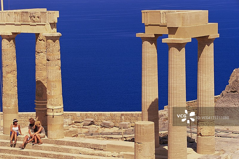 希腊风格的斯托亚遗迹，林多斯卫城，林多斯，罗德岛，十二迪加尼斯，希腊群岛，希腊，欧洲图片素材