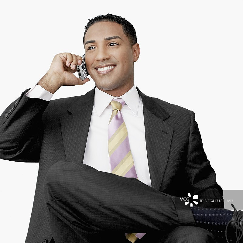 一个商人用手机聊天的特写图片素材