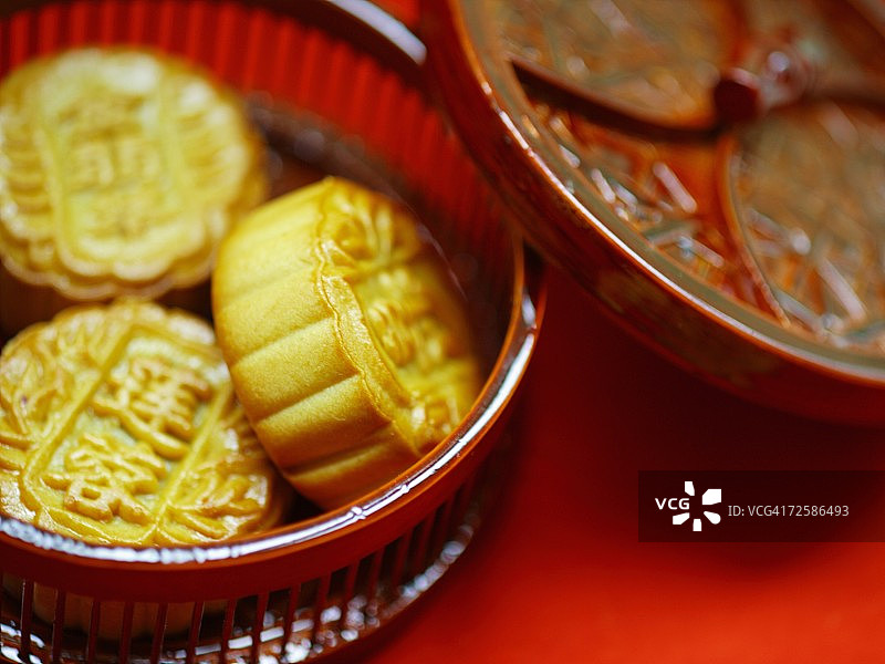 篮子里的中国月饼的特写图片素材