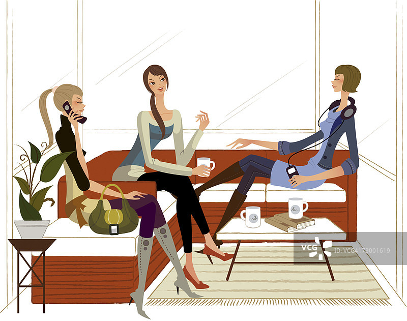 三个女人坐在沙发上图片素材