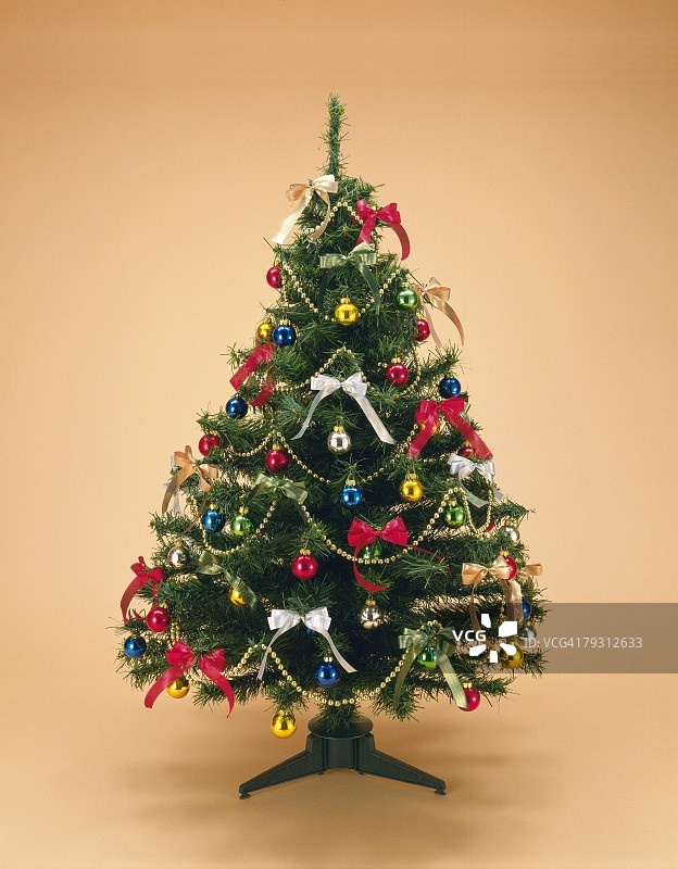 圣诞树装饰装饰品，正面观图片素材