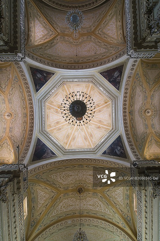 位于北美墨西哥瓜纳华托州的圣迭戈伊格莱西亚教堂的内部圆顶，被联合国教科文组织列为世界遗产图片素材