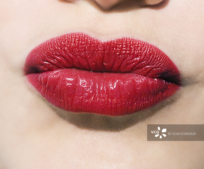 女人撅起嘴唇，特写，红唇图片素材
