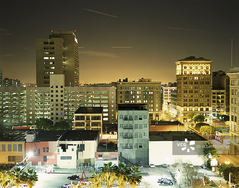 加州洛杉矶市中心的建筑物夜景图片素材