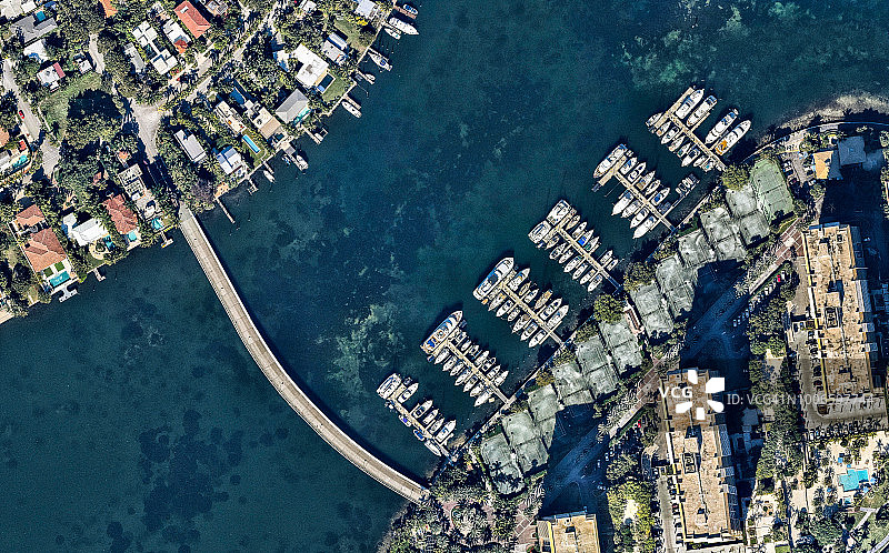 码头鸟瞰图。美国佛罗里达州图片素材