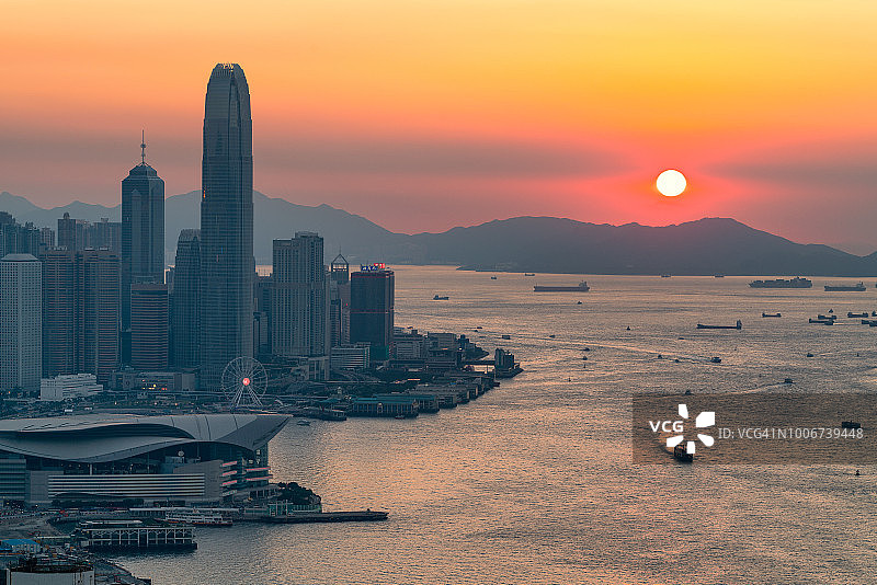 日落时分的香港市中心。图片素材