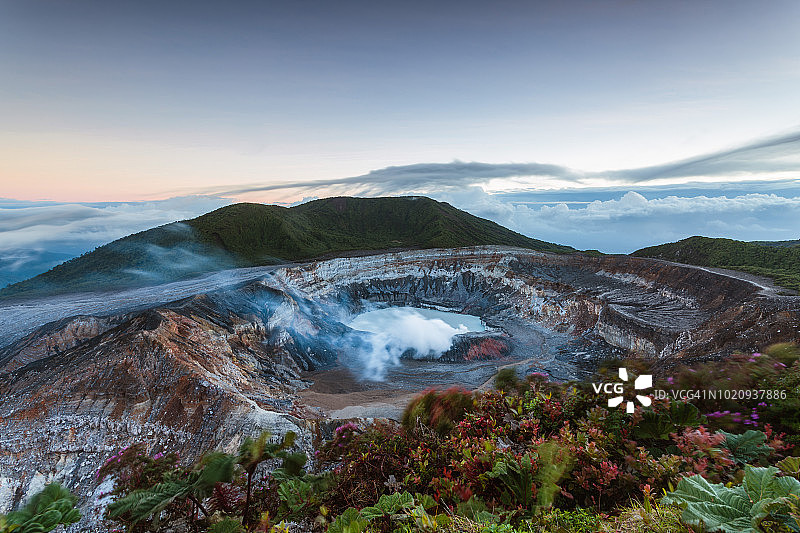 哥斯达黎加波阿斯火山口的黎明图片素材