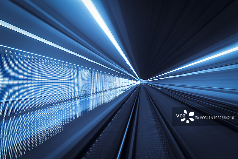 隧道速度运动灯光轨迹图片素材