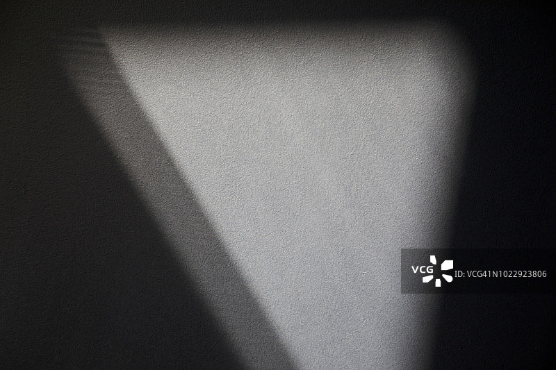 阳光透过有阴影的窗户投射的未来主义设计图片素材