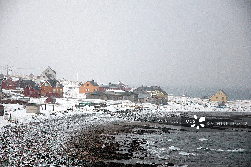 挪威北部Vadsø Kiby海岸的一个渔村图片素材