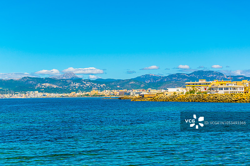 西班牙马略卡岛的海滨景色图片素材