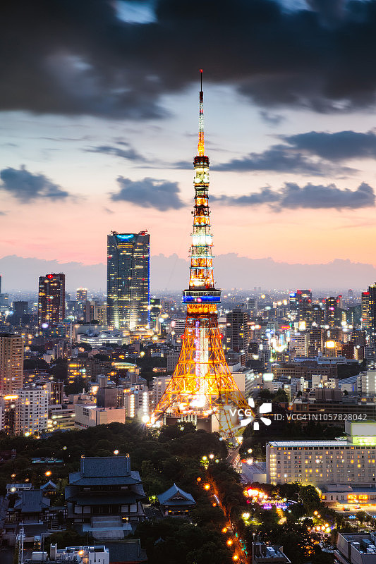 东京夜晚的天际线和塔楼，日本图片素材