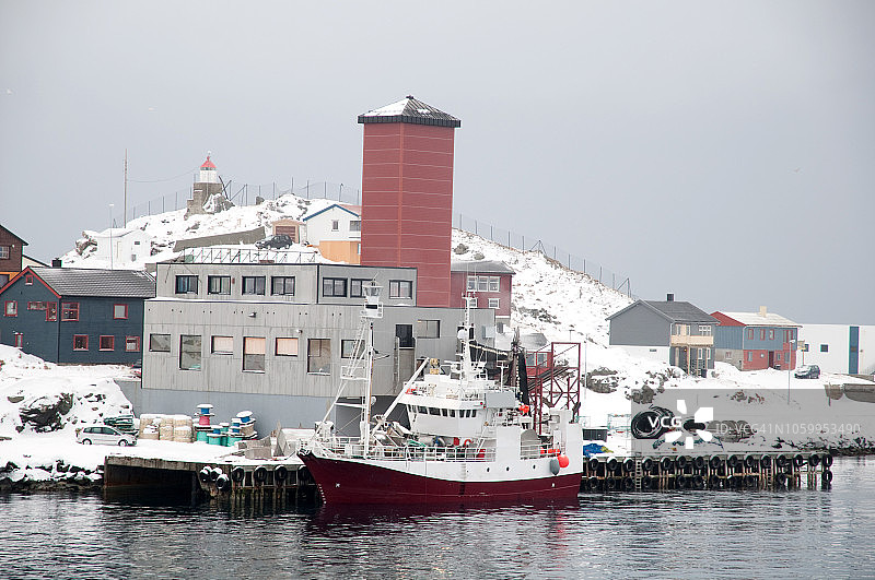 挪威北部Honningsvåg海岸的港口和渔船图片素材